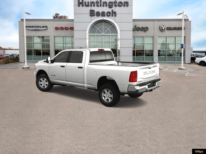 2025 RAM 3500 Big Horn Crew Cab 4x4Image 3