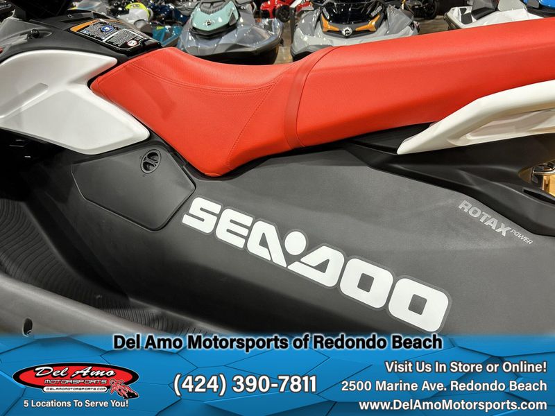 2024 Sea-Doo SPARK FOR 3 (SOUND SYSTEM) Image 11