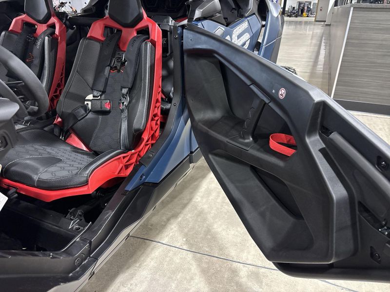 New 2026 Can-Am MAVERICK R MAX X RS 999T DCT Image 20