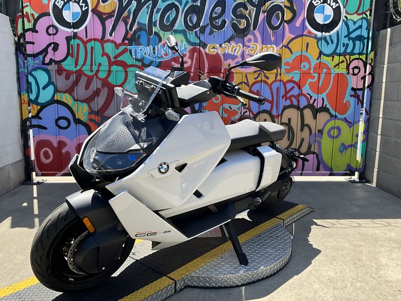 2023 BMW CE04 in a LIGHT WHITE exterior color. BMW Motorcycles of Modesto 209-524-2955 bmwmotorcyclesofmodesto.com 