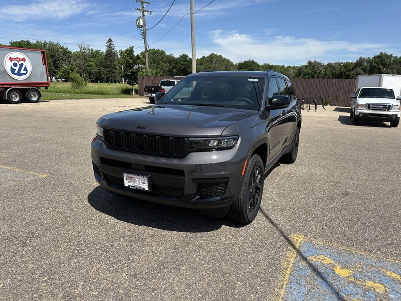 2024 Jeep Grand Cherokee L Altitude X 4x4Image 4