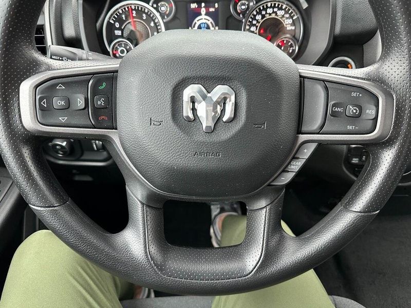 2024 RAM 1500 TradesmanImage 3