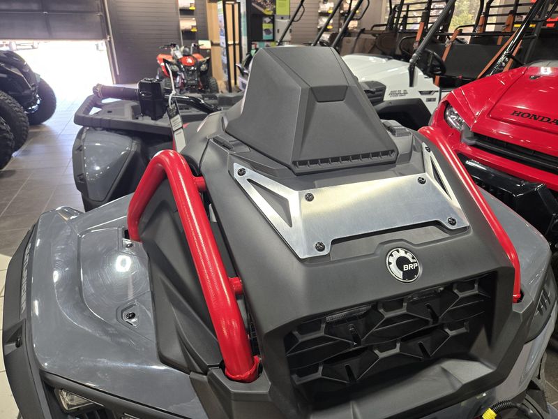 2025 Can-Am OUTLANDER XMR 850 GRANITE GREY AND LEGION RED Image 18