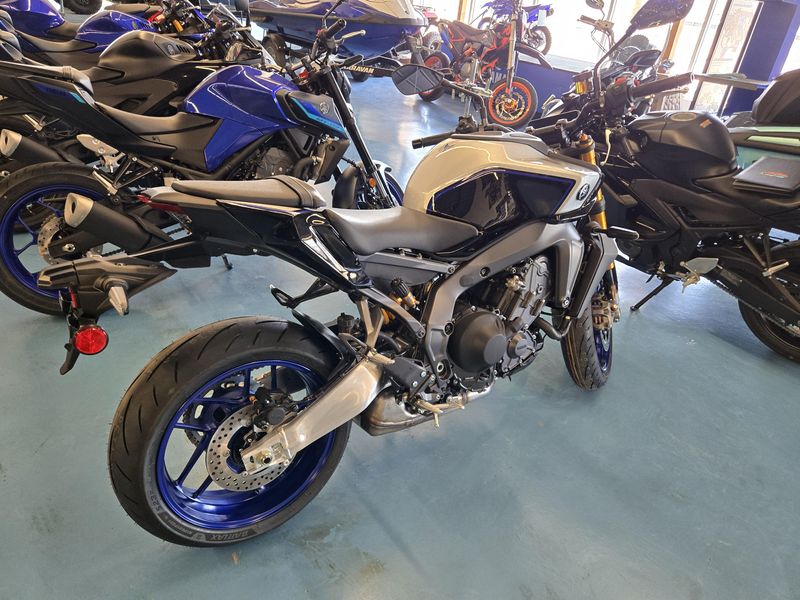 2025 Yamaha MT09 SP LIQUID METAL RAVEN Image 3