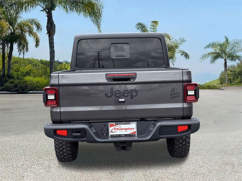 2025 Jeep Gladiator Willys photo 5