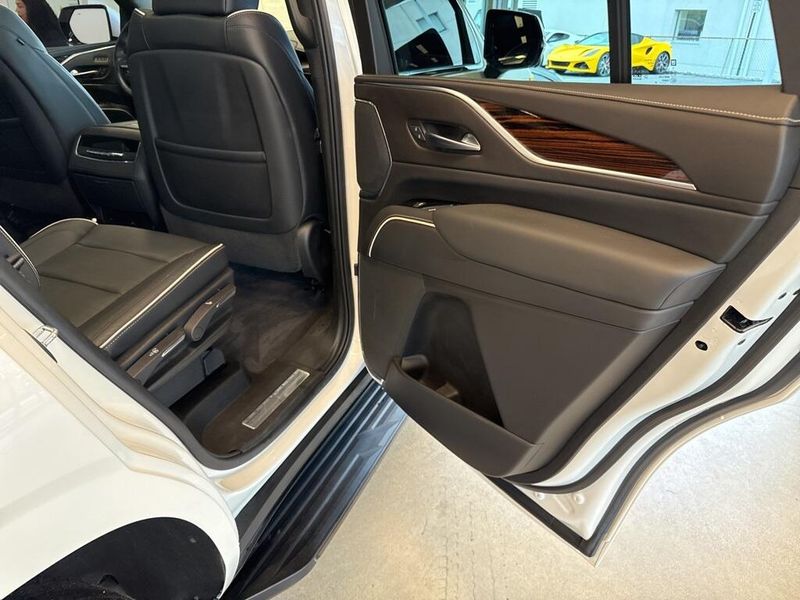 2022 Cadillac Escalade Premium Luxury