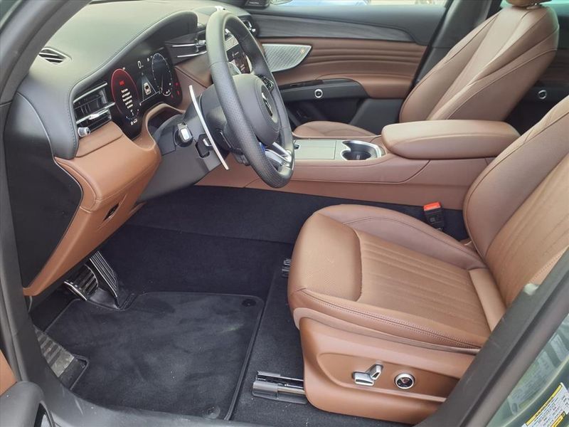 New 2026 Maserati Grecale ModenaImage 13