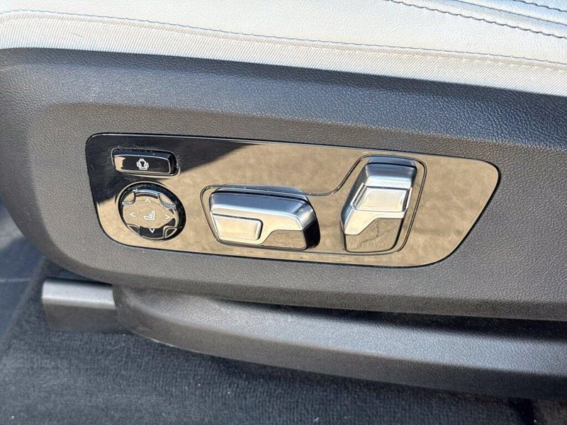 Used 2024 BMW X7 xDrive40iImage 21