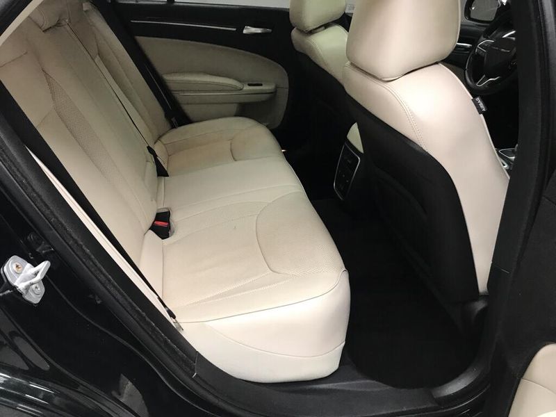 Used 2016 Chrysler 300C 300CImage 15
