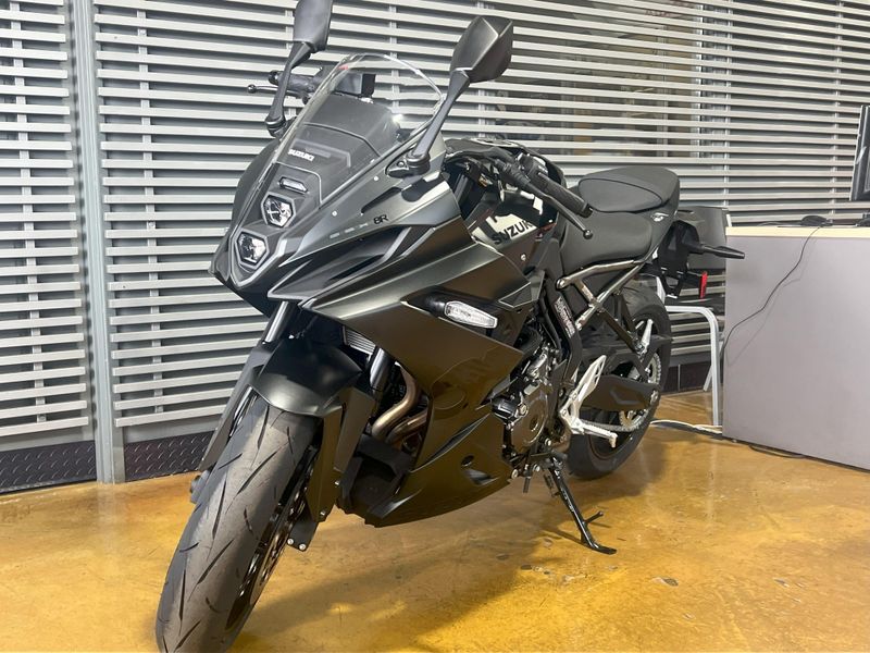 2025 Suzuki GSX-8R Image 4