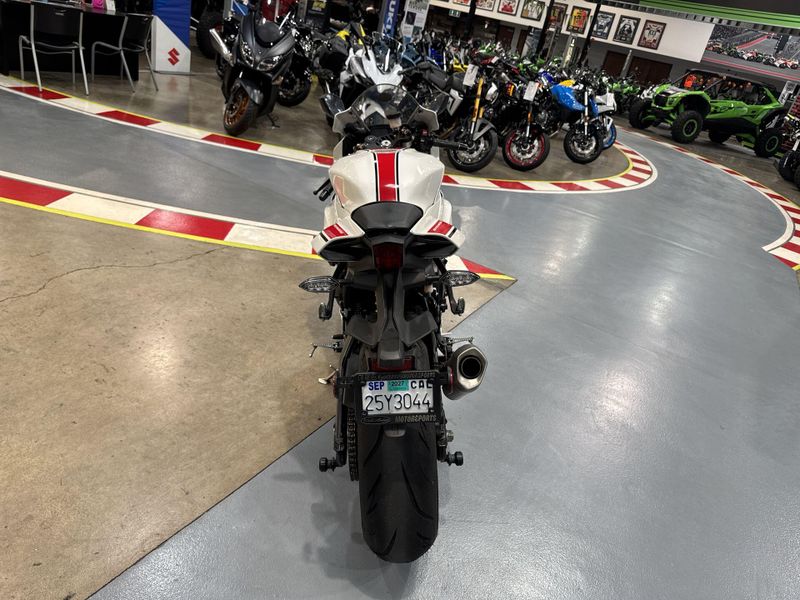 Used 2022 Yamaha YZF-R1 CA Image 15