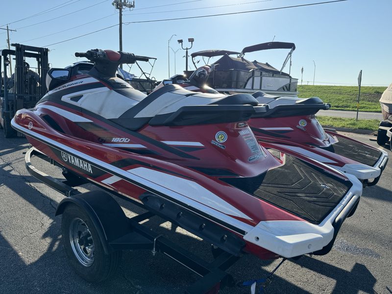 2018 Yamaha GP1800 TORCH RED AND WHITE Image 10