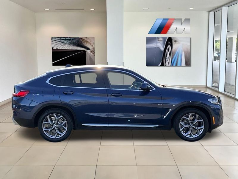 2022 BMW X4 xDrive30iImage 11