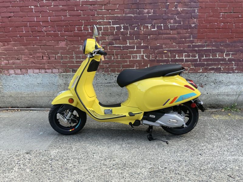 New 2024 Vespa PRIMAVERA 150 SPORT 