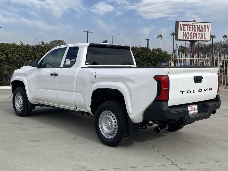 2024 Toyota Tacoma SRImage 5