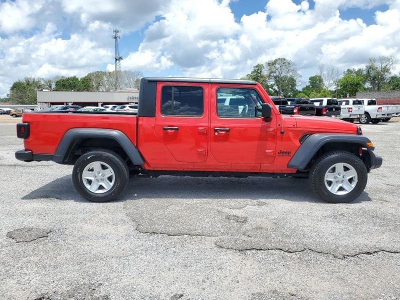 2020 Jeep Gladiator Sport S in a Firecracker Red Clear Coat exterior color and Blackinterior. Johnson Dodge 601-693-6343 pixelmotiondemo.com 