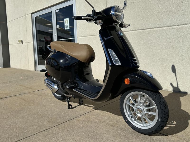 2023 Vespa PRIMAVERA 150 in a NERO CONV exterior color. Cross Country Powersports 732-491-2900 crosscountrypowersports.com 