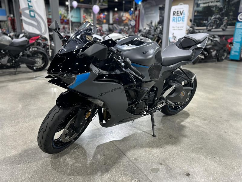 Used 2025 Kawasaki NINJA ZX-6R ABS Image 13