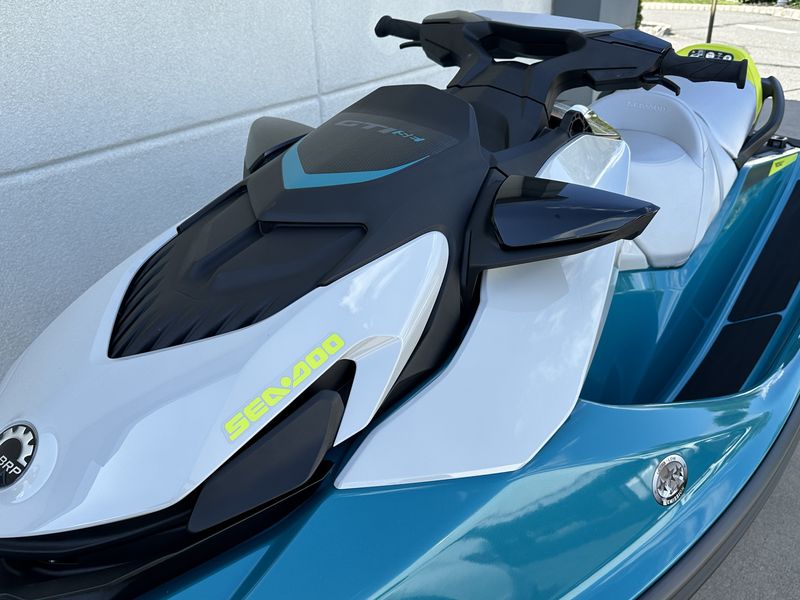 2024 SEA DOO GTI SE 130  in a TEAL BLUE / MANTA GREEN exterior color. Cross Country Powersports 732-491-2900 crosscountrypowersports.com 