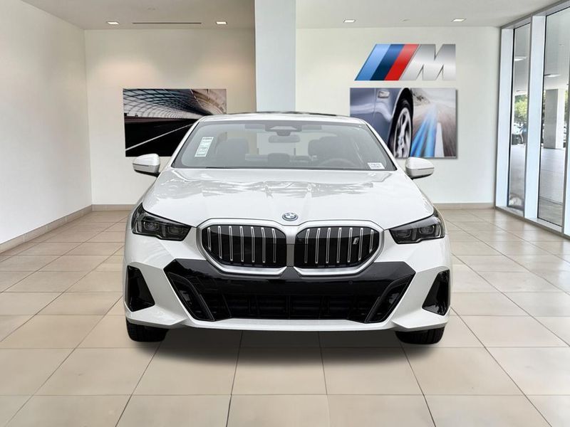 2025 BMW i5 eDrive40Image 3
