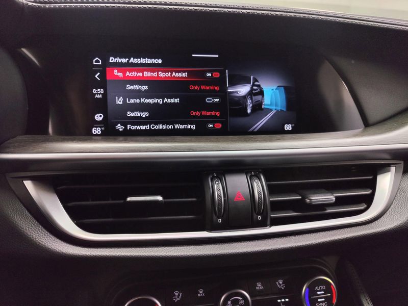 2023 Alfa Romeo Stelvio Ti Premium AWD w/Activ AsstImage 11