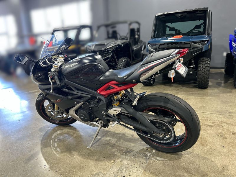 2017 Triumph DAYTONA 675 R Image 21