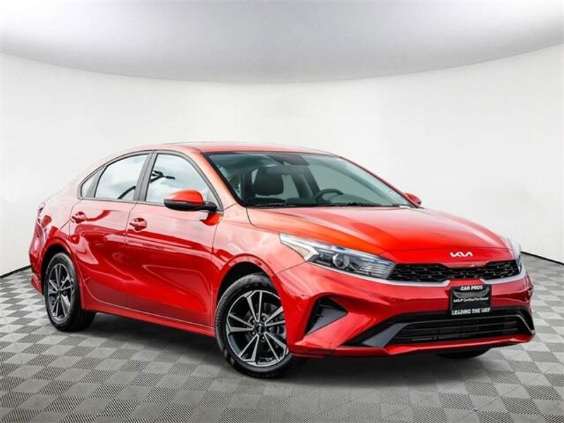 2024 Kia Forte LXSImage 2