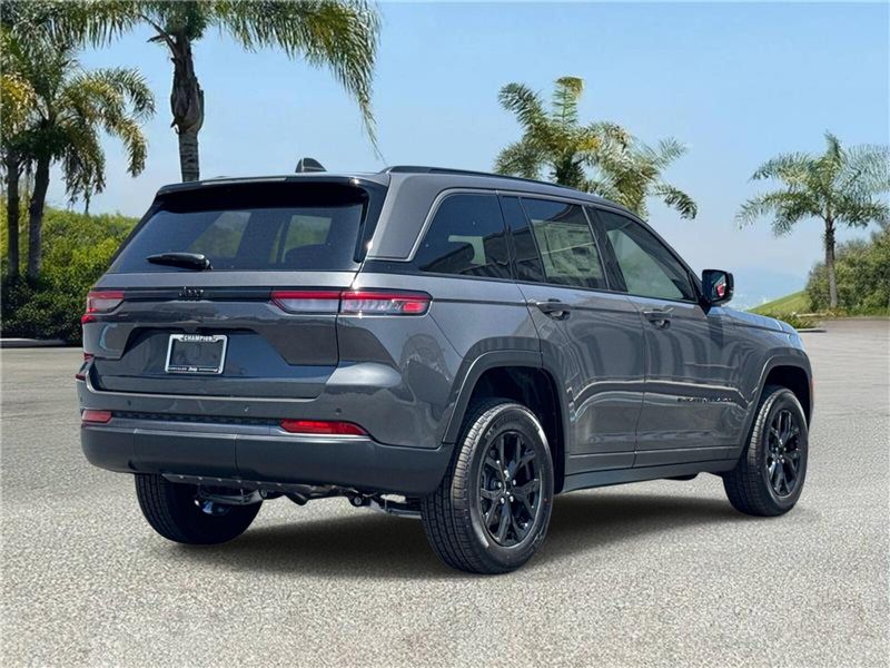 New 2026 Jeep Grand Cherokee Laredo Altitude 4x2