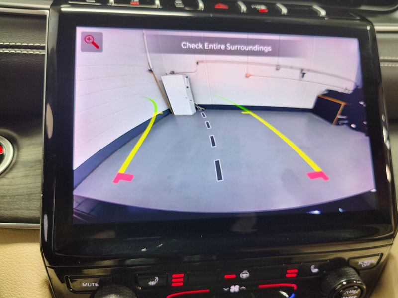 Used 2024 Jeep Grand Cherokee Limited Black 4X4 w/SunroofImage 24