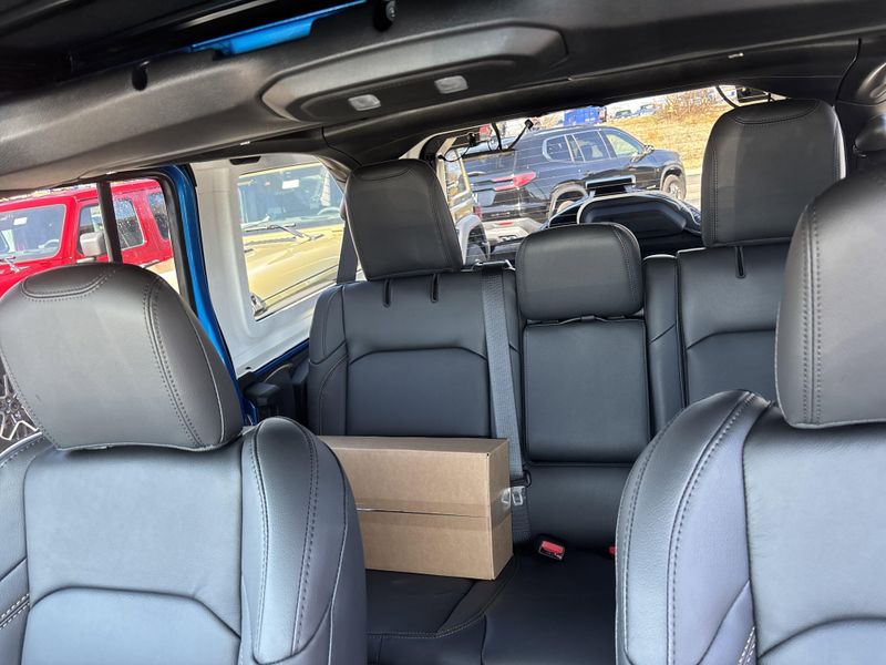 New 2026 Jeep Wrangler 4-door SaharaImage 35