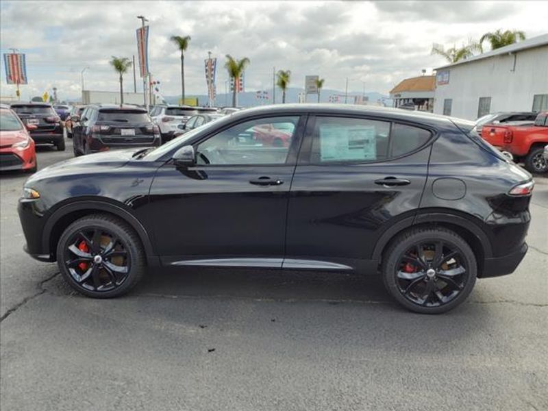 2024 Dodge Hornet R/T in a 8 Ball exterior color and Blackinterior. Perris Valley Auto Center 951-657-6100 perrisvalleyautocenter.com 
