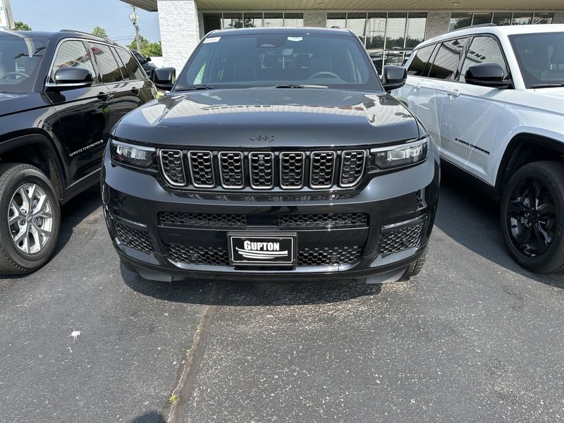 2023 Jeep Grand Cherokee L Summit 4x4Image 2