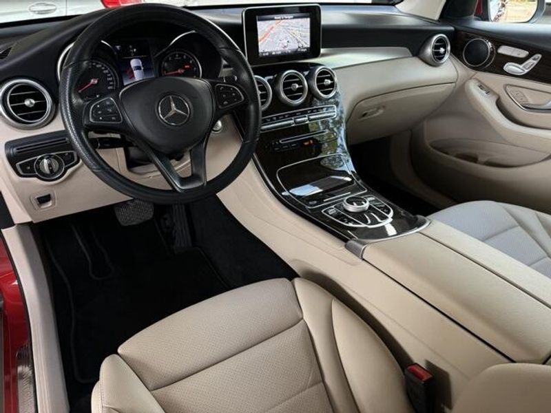 2019 Mercedes-Benz GLC 300Image 2