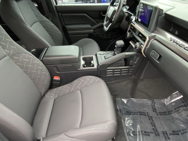 Used 2025 Toyota Tacoma SR5Image 10