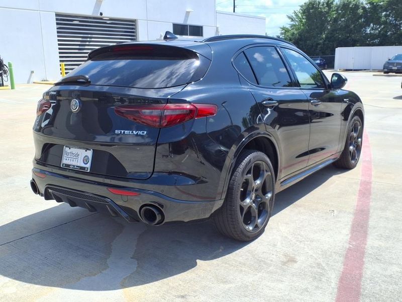 2022 Alfa Romeo Stelvio VeloceImage 9