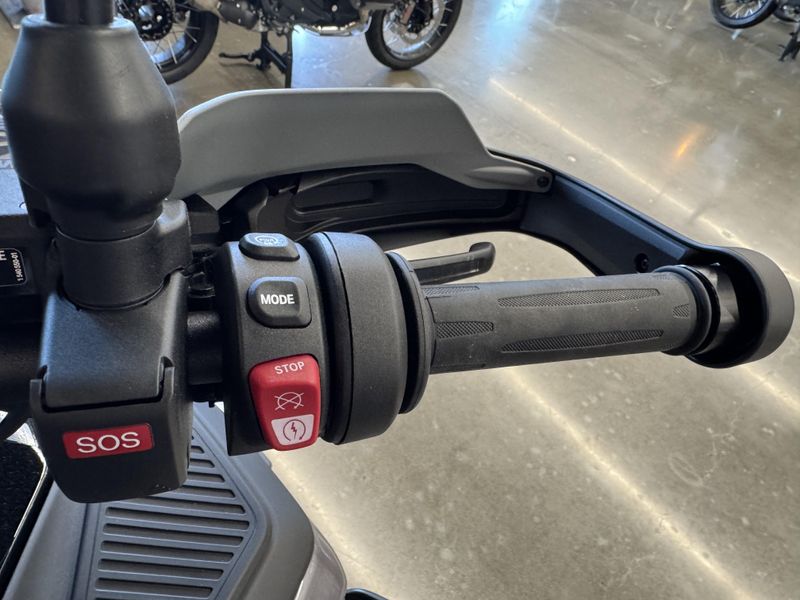 2025 BMW R 1300 GS Adventure - AUTOMATIC SHIFT ASSISTANT - TRIPLE BLACK - BLACK STORM METALLIC 