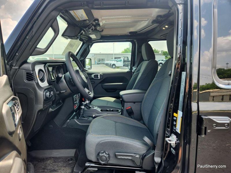 New 2025 Jeep Gladiator Willys 4x4