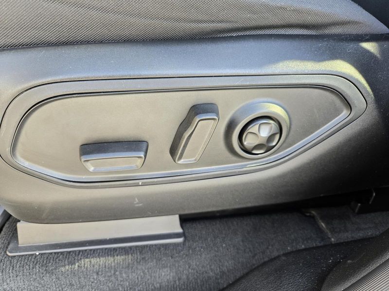 Used 2025 Jeep Grand Cherokee Laredo X 4x2
