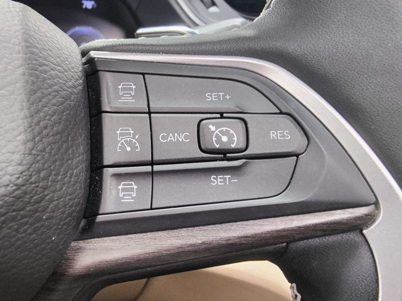 Used 2025 Jeep Grand Cherokee Limited 4X4 w/Luxury Tech IIImage 36