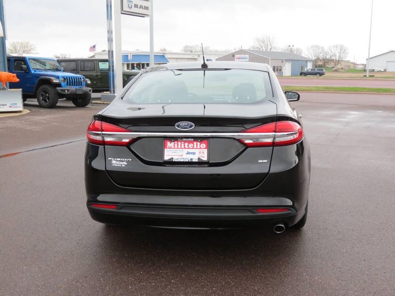2017 Ford Fusion SE 4dr SedanImage 3