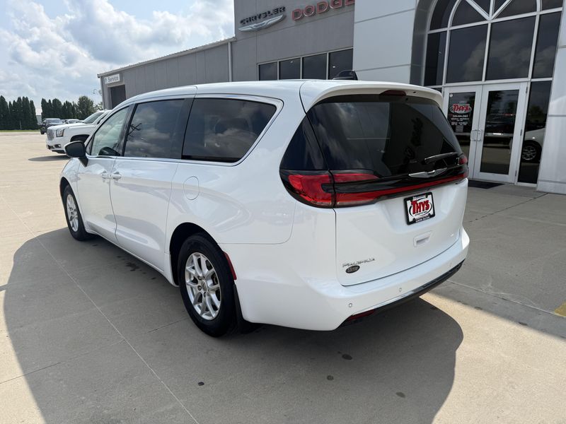 Used 2023 Chrysler Pacifica Touring LImage 38