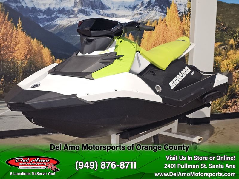 2023 Sea-Doo 63PF  in a MANTA GREEN / WHITE exterior color. Del Amo Motorsports of Orange County (949) 416-2102 delamomotorsports.com 