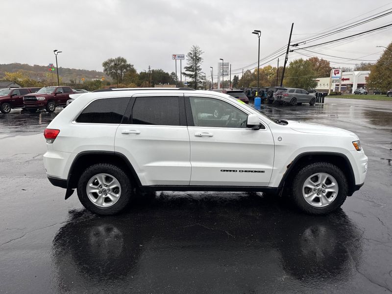 2017 Jeep Grand Cherokee Laredo photo 4