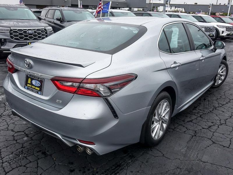 2023 Toyota Camry SE photo 4