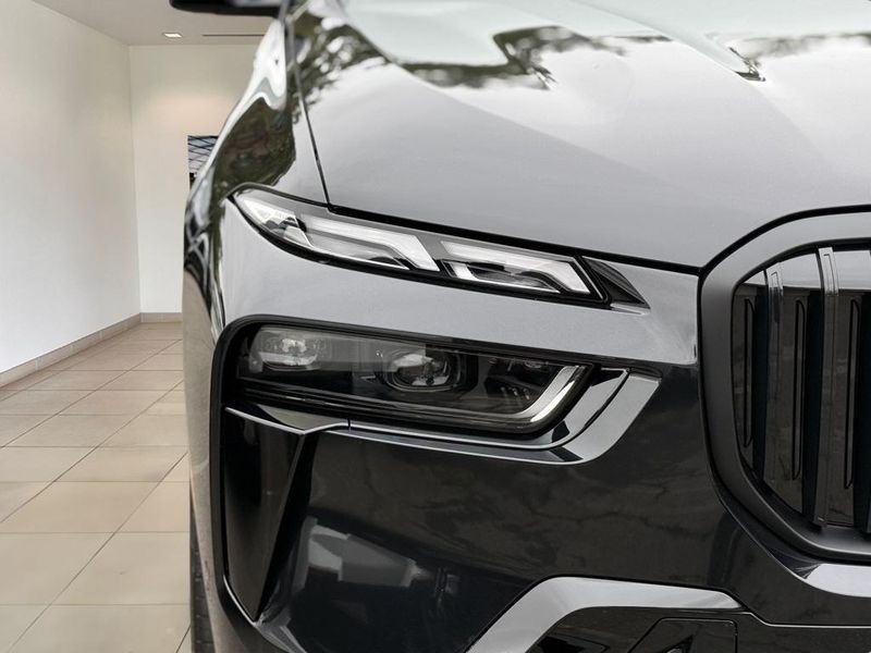 2026 BMW X7 xDrive40iImage 12