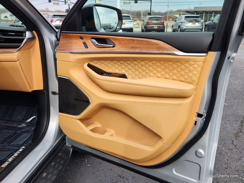 New 2025 Jeep Grand Cherokee L Summit Reserve 4x4Image 46