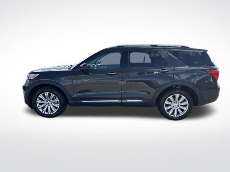 2022 Ford Explorer Limited photo 2