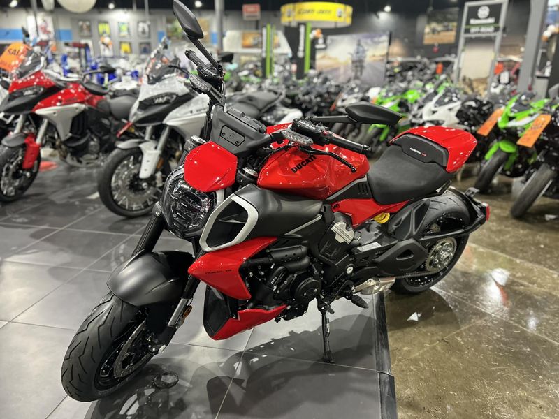 New 2025 Ducati DIAVEL V4 Image 14