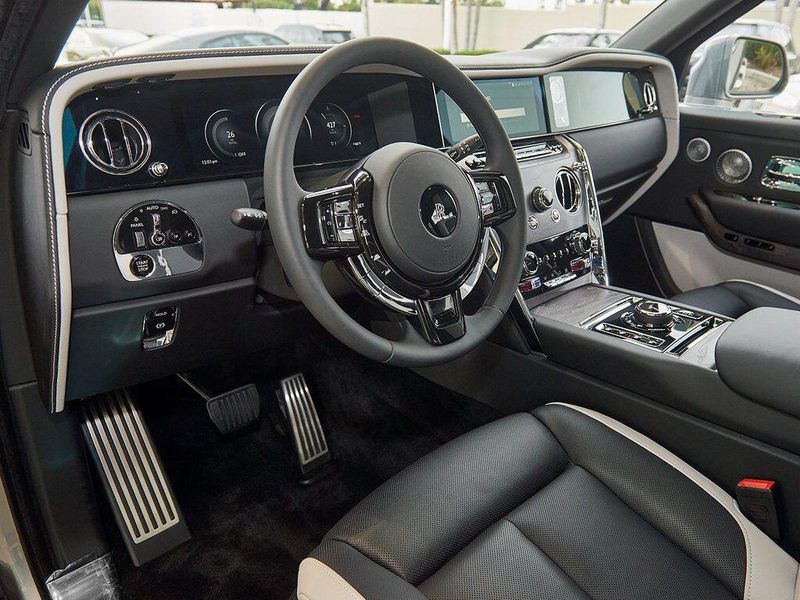 New 2026 Rolls-Royce Cullinan Image 11