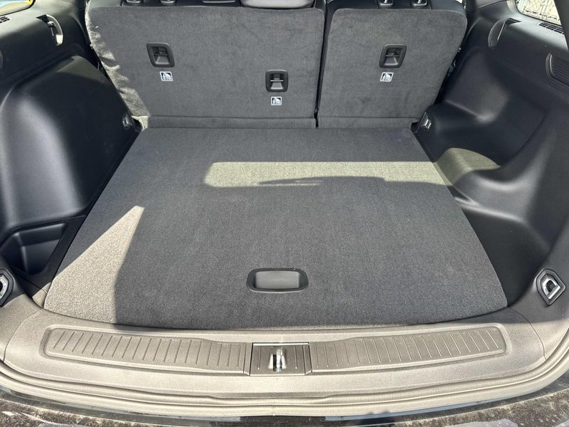 New 2026 Jeep Grand Cherokee Laredo Altitude 4x2